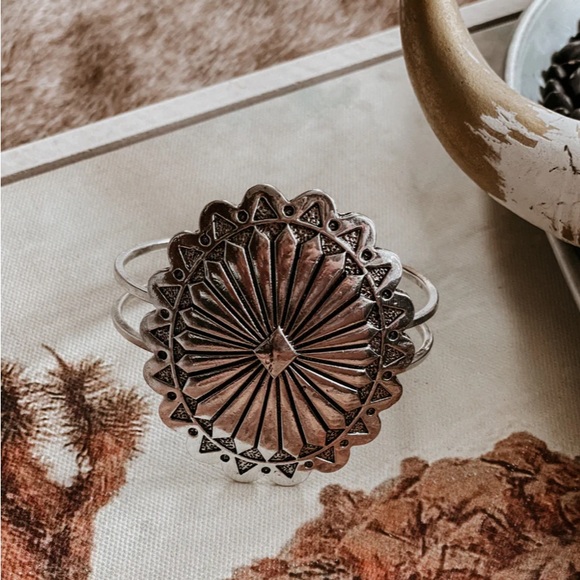 NWT Western Boho Festival Rodeo Concho Silver Fashion Cuff Bracelet - Picture 2 of 3